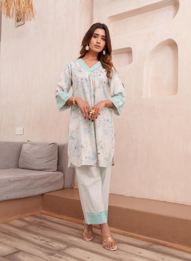 DW Women Floral Print V Neck Tunic and Trousers Co-Ords - Image 5
